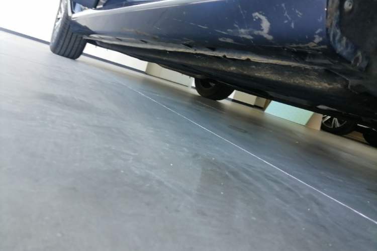 Used Hongqi H5 2023 2.0T Automatic Smart Connect Flagship Edition Right Side Sill