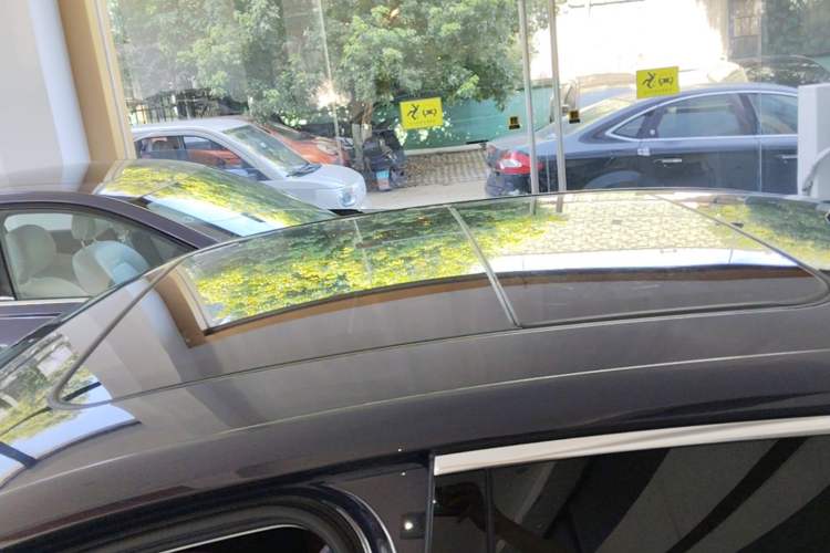 Used Hongqi H5 2023 2.0T Automatic Smart Connect Flagship Edition Roof