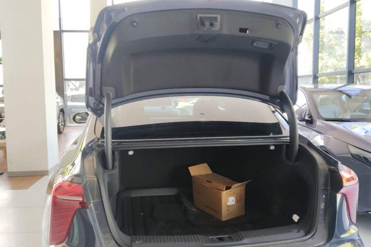 Used Hongqi H5 2023 2.0T Automatic Smart Connect Flagship Edition Trunk