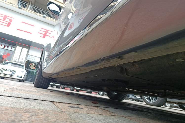Used Hongqi H5 2023 2.0T Automatic Smart Connect Flagship Edition Left Side Sill