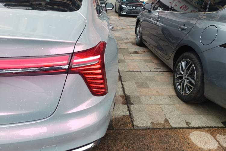 Used Hongqi H5 2023 2.0T Automatic Smart Connect Flagship Edition Right Rear Taillight