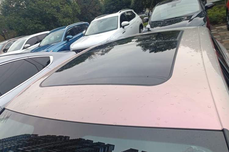 Used Hongqi H5 2023 2.0T Automatic Smart Connect Flagship Edition Roof