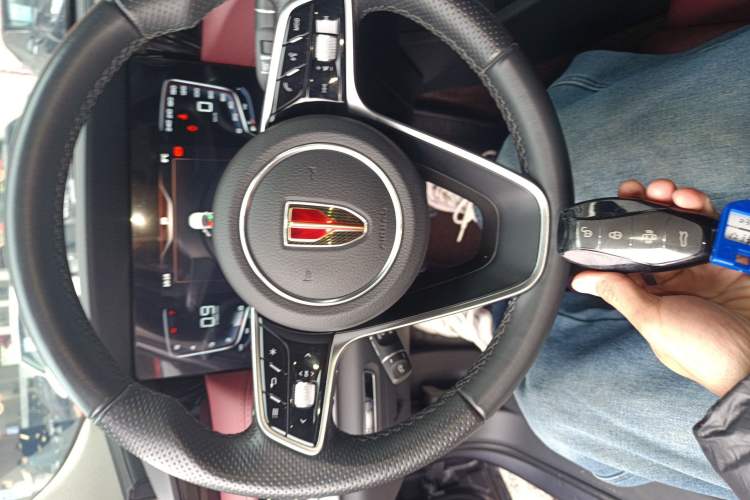 Used Hongqi H5 2023 2.0T Automatic Smart Connect Flagship Edition Vehicle Key
