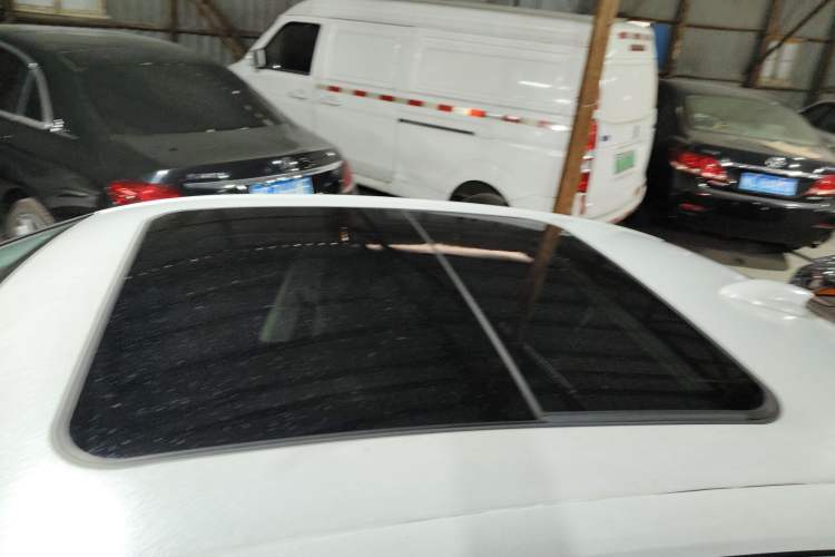 Used Hongqi H5 2023 2.0T Automatic Smart Connect Flagship Edition Roof