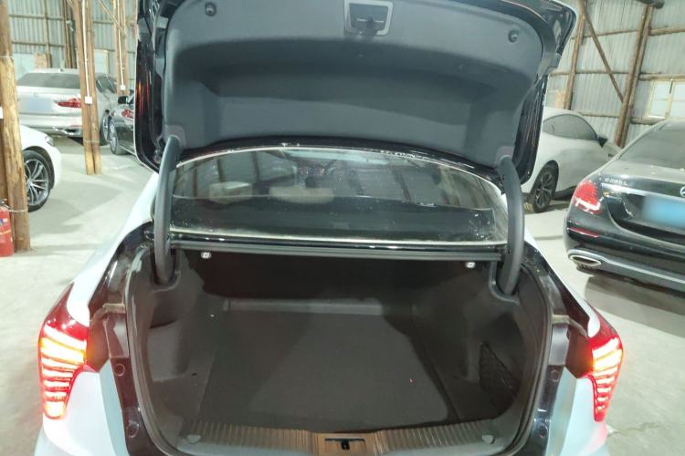 Used Hongqi H5 2023 2.0T Automatic Smart Connect Flagship Edition Trunk