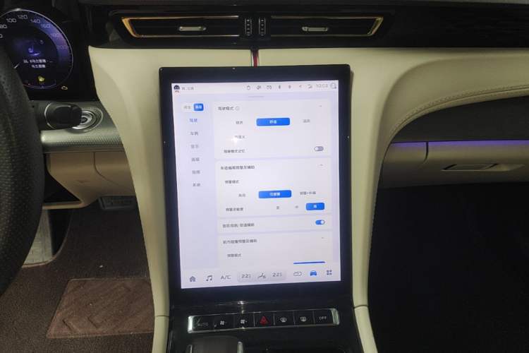 Used Hongqi H5 2023 2.0T Automatic Smart Connect Flagship Edition Audio And AC Panel