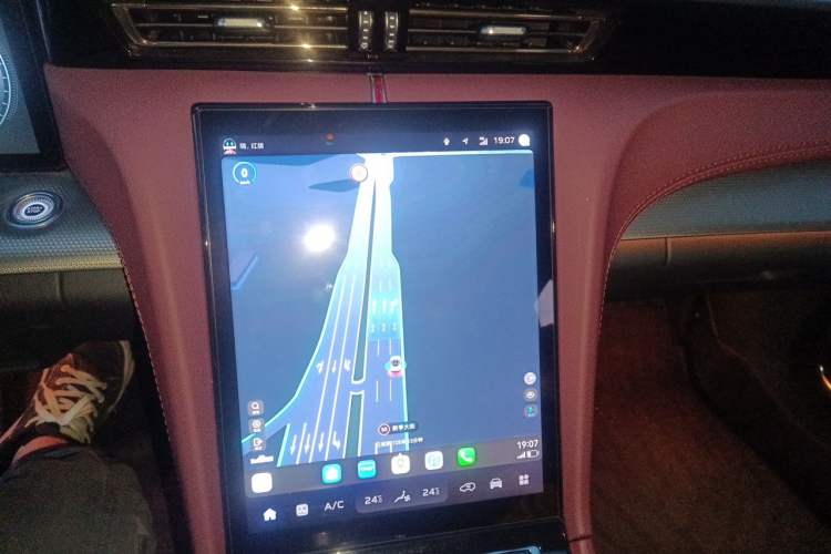 Used Hongqi H5 2023 2.0T Automatic Smart Connect Flagship Edition Audio And AC Panel