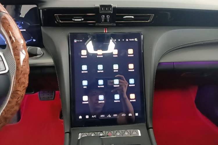 Used Hongqi H5 2023 2.0T Automatic Smart Connect Flagship Edition Audio And AC Panel