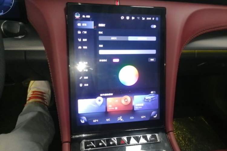 Used Hongqi H5 2023 2.0T Automatic Smart Connect Flagship Edition Audio And AC Panel