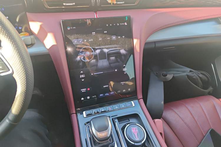 Used Hongqi H5 2023 2.0T Automatic Smart Connect Flagship Edition Audio And AC Panel