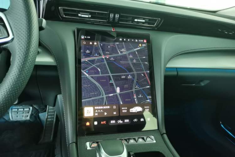 Used Hongqi H5 2023 2.0T Automatic Smart Connect Flagship Edition Audio And AC Panel