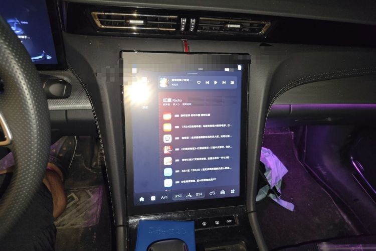Used Hongqi H5 2023 2.0T Automatic Smart Connect Flagship Edition Audio And AC Panel