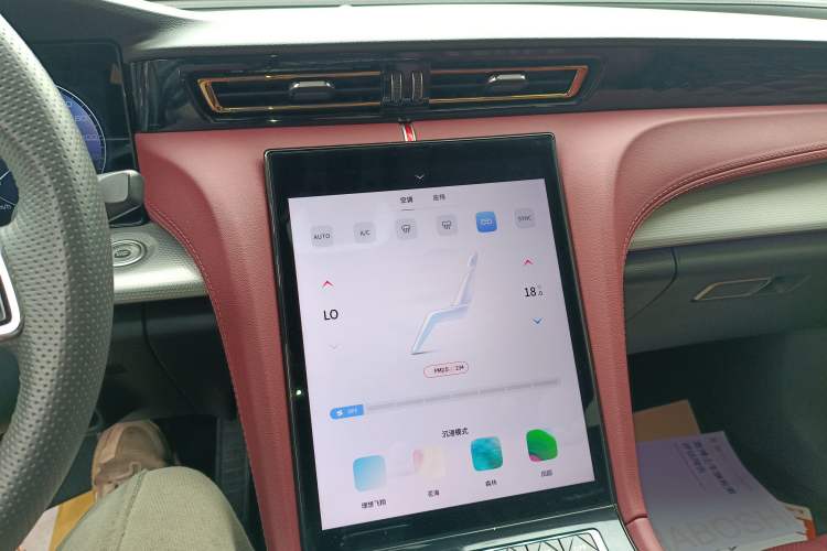 Used Hongqi H5 2023 2.0T Automatic Smart Connect Flagship Edition Audio And AC Panel