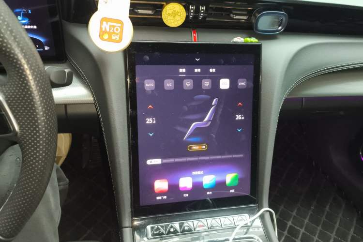 Used Hongqi H5 2023 2.0T Automatic Smart Connect Flagship Edition Audio And AC Panel