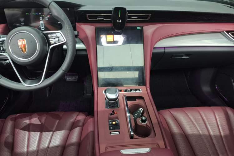 Used Hongqi H5 2023 2.0T Automatic Smart Connect Flagship Edition Audio And AC Panel