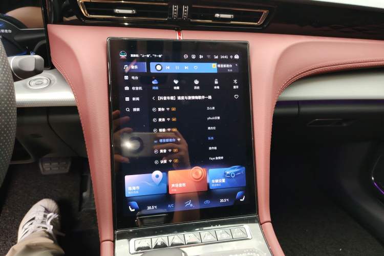 Used Hongqi H5 2023 2.0T Automatic Smart Connect Flagship Edition Audio And AC Panel