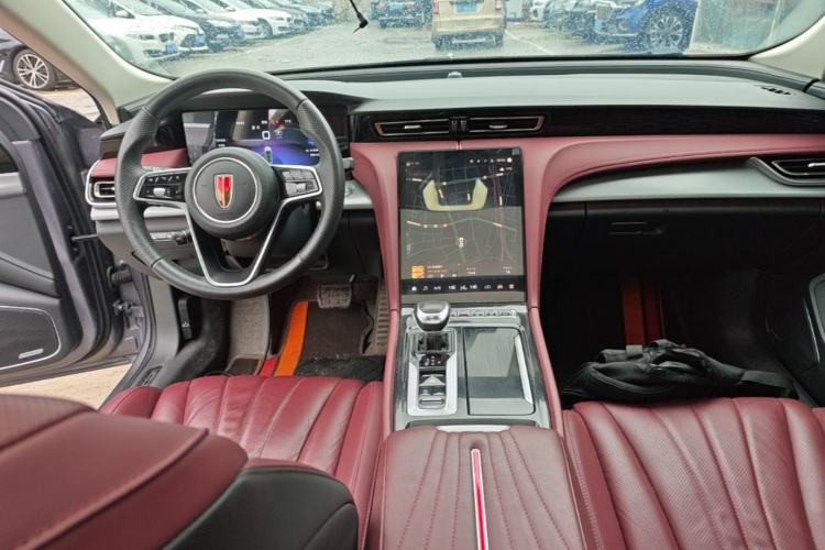 Used Hongqi H5 2023 2.0T Automatic Smart Connect Flagship Edition Center Console