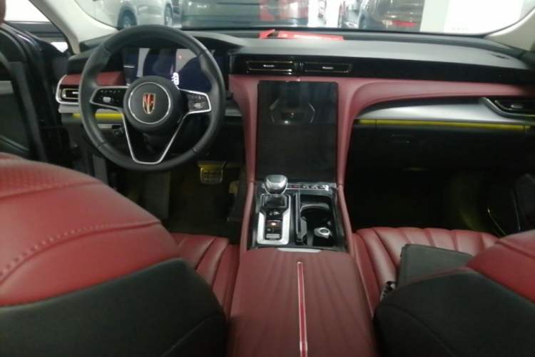 Used Hongqi H5 2023 2.0T Automatic Smart Connect Flagship Edition Center Console