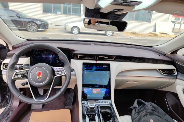 Used Hongqi H5 2023 2.0T Automatic Smart Connect Flagship Edition Center Console