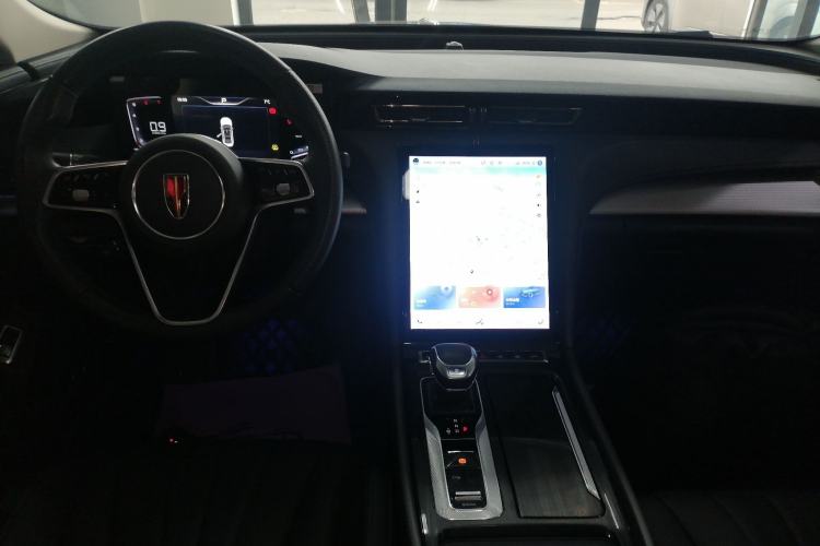 Used Hongqi H5 2023 2.0T Automatic Smart Connect Flagship Edition Center Console