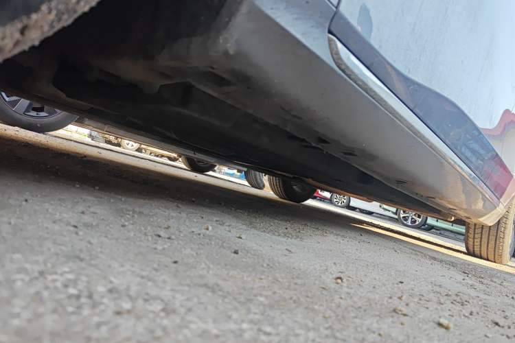 Used Hongqi H5 2023 2.0T Automatic Smart Connect Flagship Edition Chassis Front Left