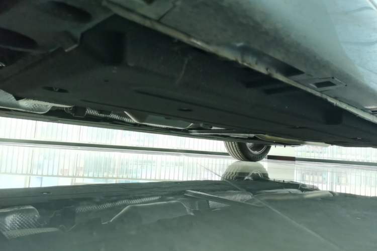Used Hongqi H5 2023 2.0T Automatic Smart Connect Flagship Edition Chassis Front Left