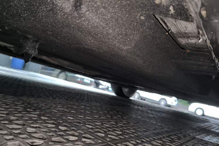 Used Hongqi H5 2023 2.0T Automatic Smart Connect Flagship Edition Chassis Front Left