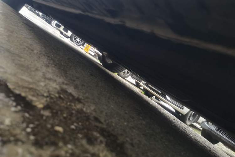 Used Hongqi H5 2023 1.5T HEV Smart Connect Flagship Edition Chassis Front Right