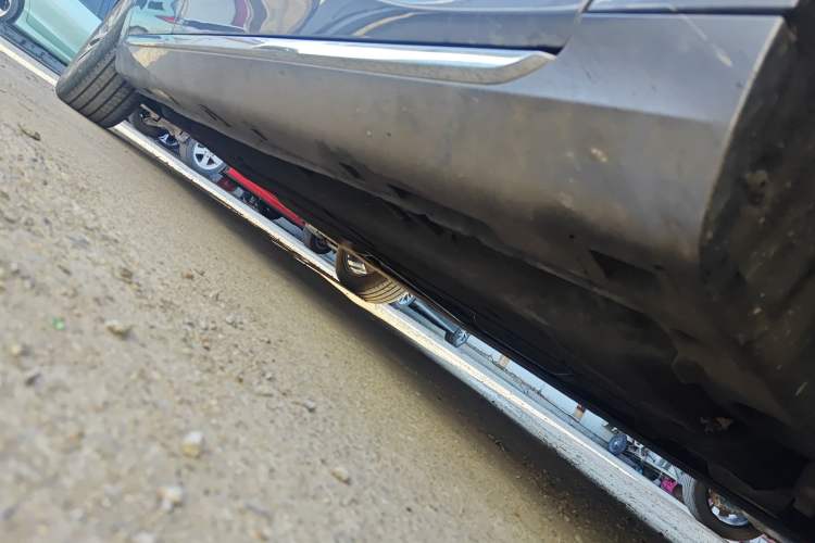 Used Hongqi H5 2023 2.0T Automatic Smart Connect Flagship Edition Chassis Front Right