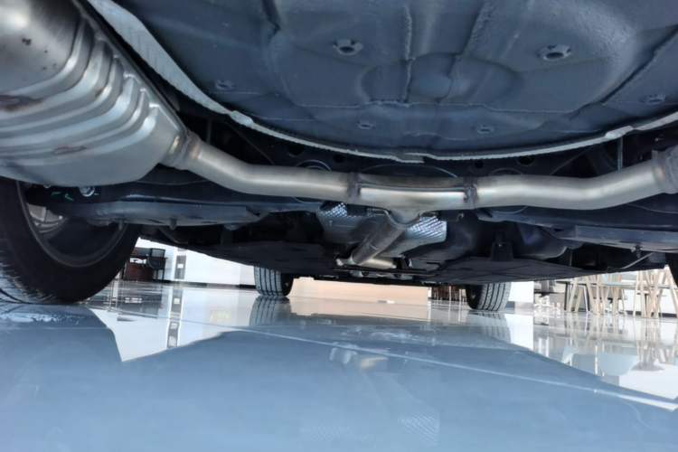Used Hongqi H5 2023 2.0T Automatic Smart Connect Flagship Edition Chassis Rear