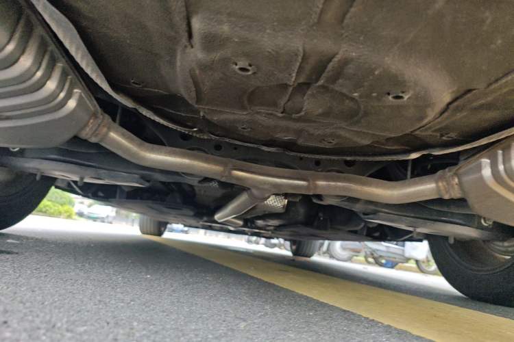 Used Hongqi H5 2023 2.0T Automatic Smart Connect Flagship Edition Chassis Rear