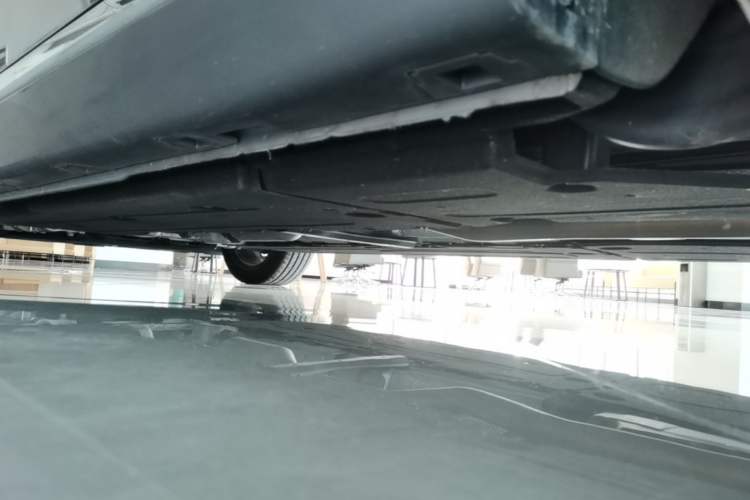 Used Hongqi H5 2023 2.0T Automatic Smart Connect Flagship Edition Chassis Rear Left