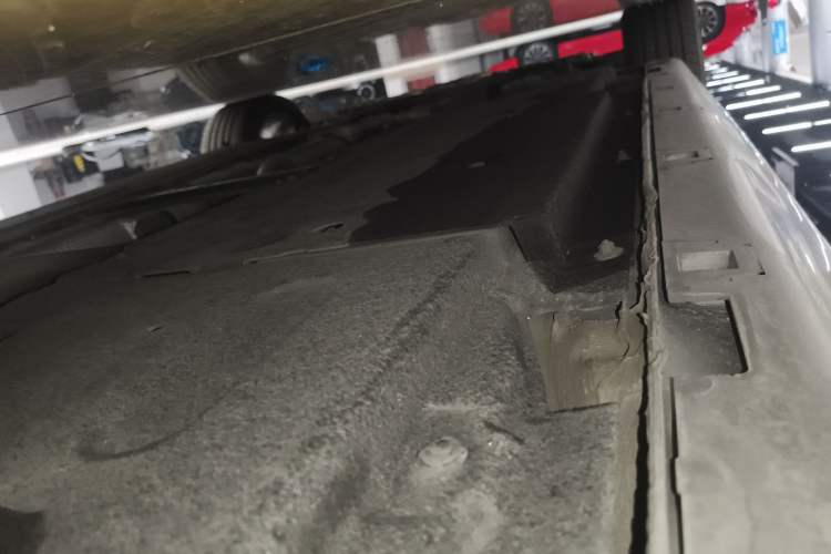 Used Hongqi H5 2023 2.0T Automatic Smart Connect Flagship Edition Chassis Rear Left