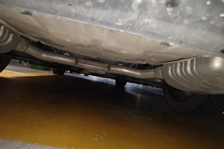 Used Hongqi H5 2023 2.0T Automatic Smart Connect Flagship Edition Chassis Rear