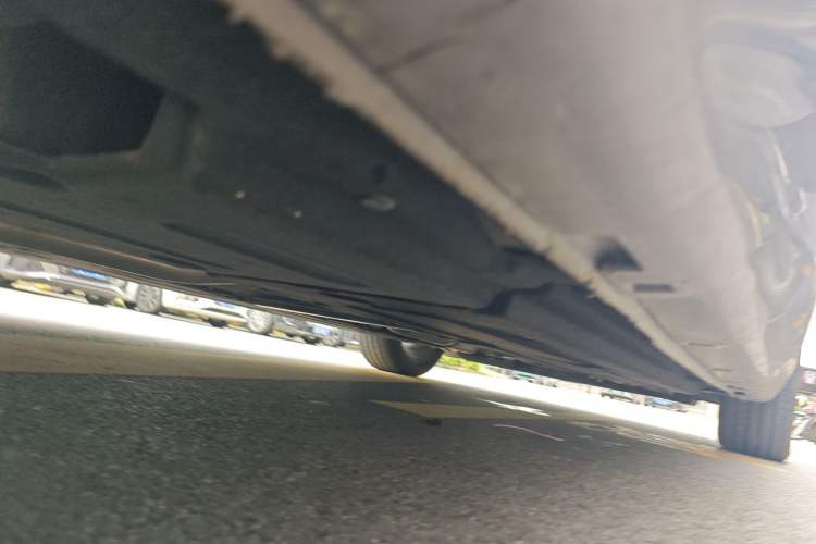 Used Hongqi H5 2023 2.0T Automatic Smart Connect Flagship Edition Chassis Rear Right