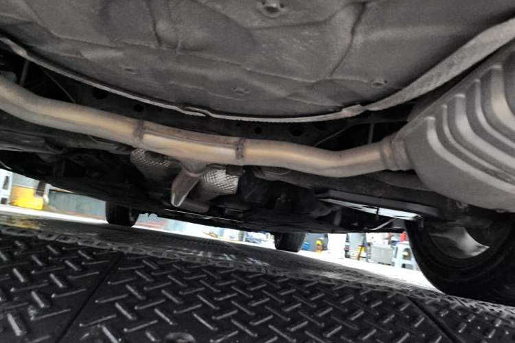 Used Hongqi H5 2023 2.0T Automatic Smart Connect Flagship Edition Chassis Rear