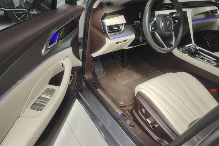 Used Hongqi H5 2023 2.0T Automatic Smart Connect Flagship Edition Driver Seat
