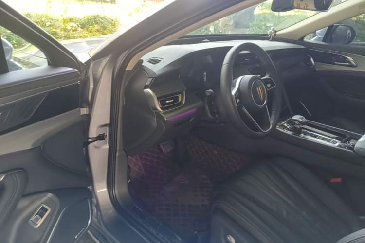 Used Hongqi H5 2023 2.0T Automatic Smart Connect Flagship Edition Driver Seat