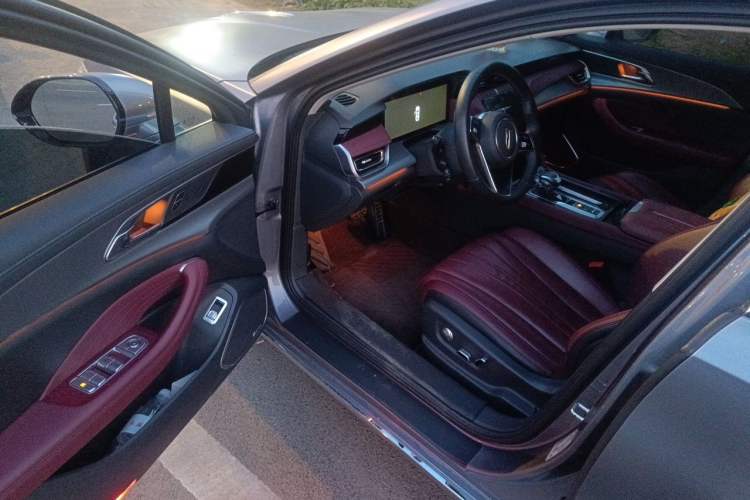 Used Hongqi H5 2023 2.0T Automatic Smart Connect Flagship Edition Driver Seat