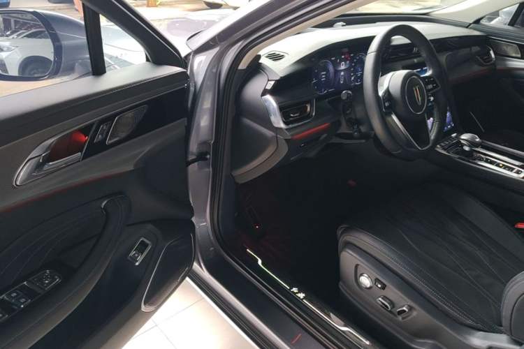 Used Hongqi H5 2023 2.0T Automatic Smart Connect Flagship Edition Driver Seat