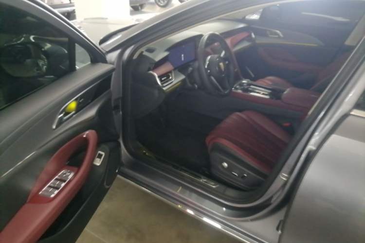 Used Hongqi H5 2023 2.0T Automatic Smart Connect Flagship Edition Driver Seat