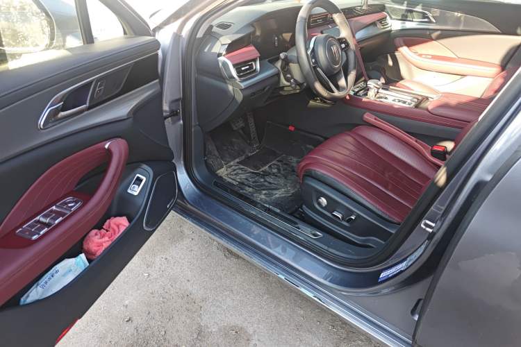 Used Hongqi H5 2023 2.0T Automatic Smart Connect Flagship Edition Driver Seat