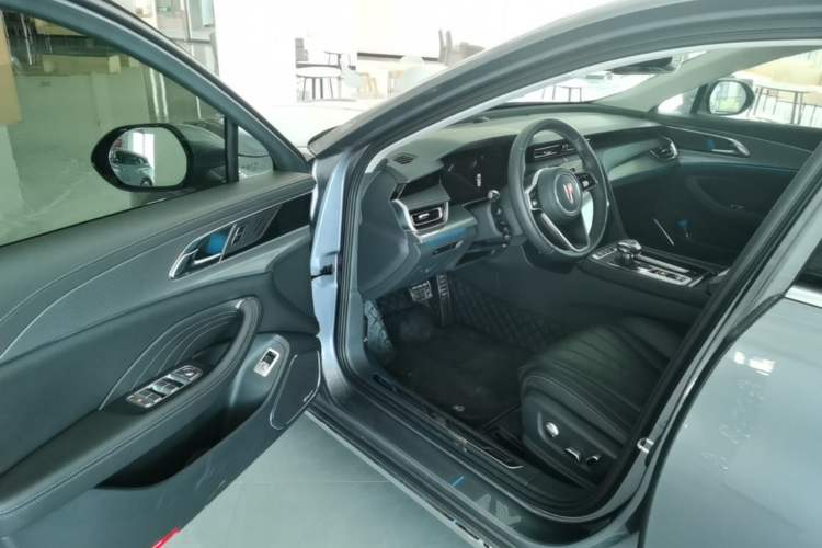 Used Hongqi H5 2023 2.0T Automatic Smart Connect Flagship Edition Driver Seat