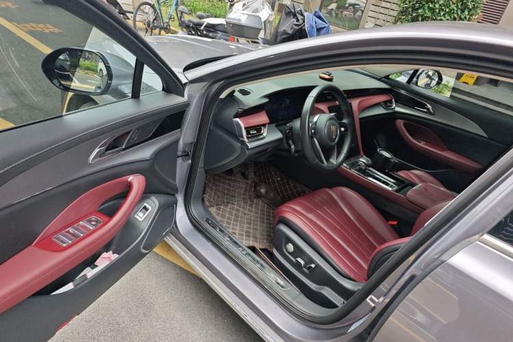 Used Hongqi H5 2023 2.0T Automatic Smart Connect Flagship Edition Driver Seat