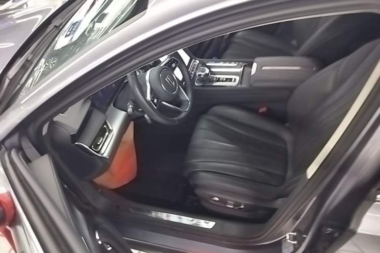 Used Hongqi H5 2023 2.0T Automatic Smart Connect Flagship Edition Driver Seat