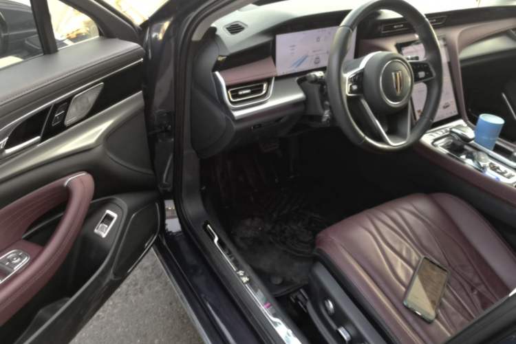 Used Hongqi H5 2023 2.0T Automatic Smart Connect Flagship Edition Driver Seat