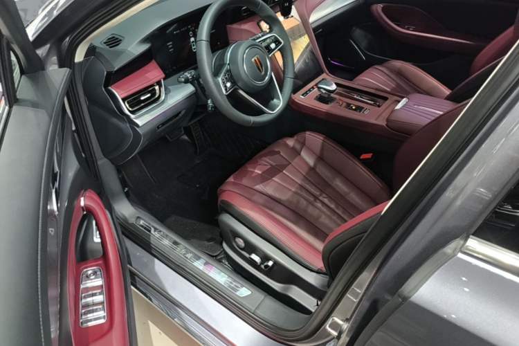 Used Hongqi H5 2023 2.0T Automatic Smart Connect Flagship Edition Driver Seat