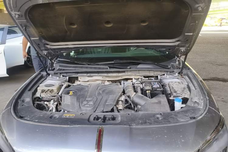 Used Hongqi H5 2023 2.0T Automatic Smart Connect Flagship Edition Engine Bay
