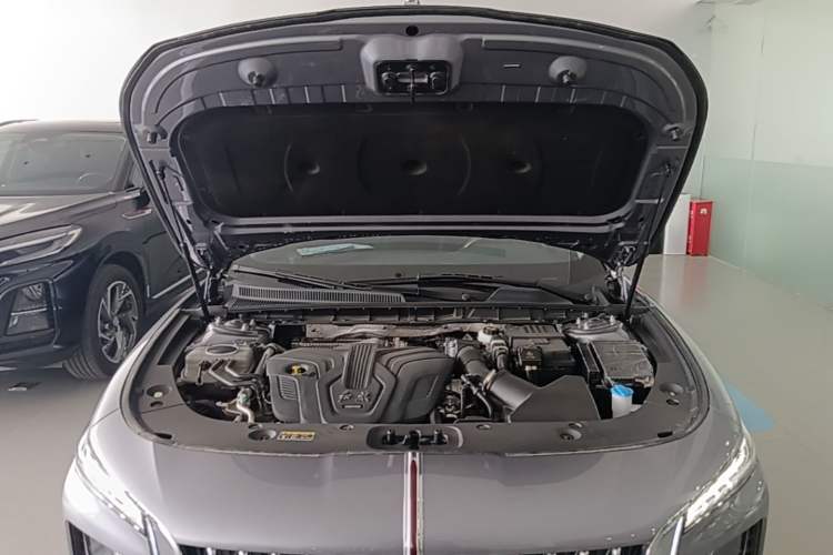 Used Hongqi H5 2023 2.0T Automatic Smart Connect Flagship Edition Engine Bay