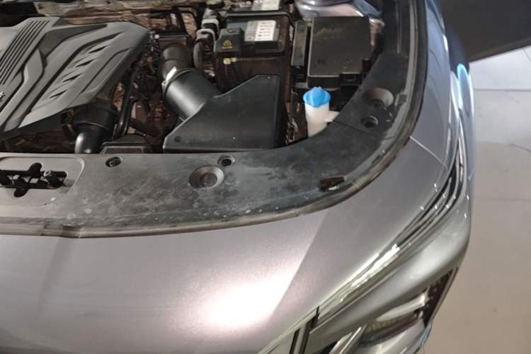 Used Hongqi H5 2023 1.5T DCT Smart Connect Flagship Edition Engine Bay Left